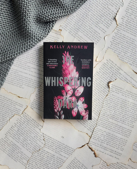 The Whispering Dark - Kelly Andrew (PAPERBACK)