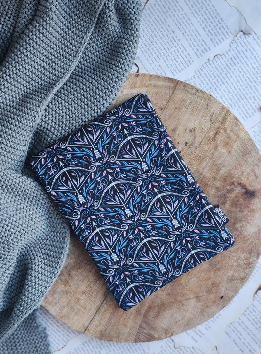 Huntress Padded Book Sleeve - Small