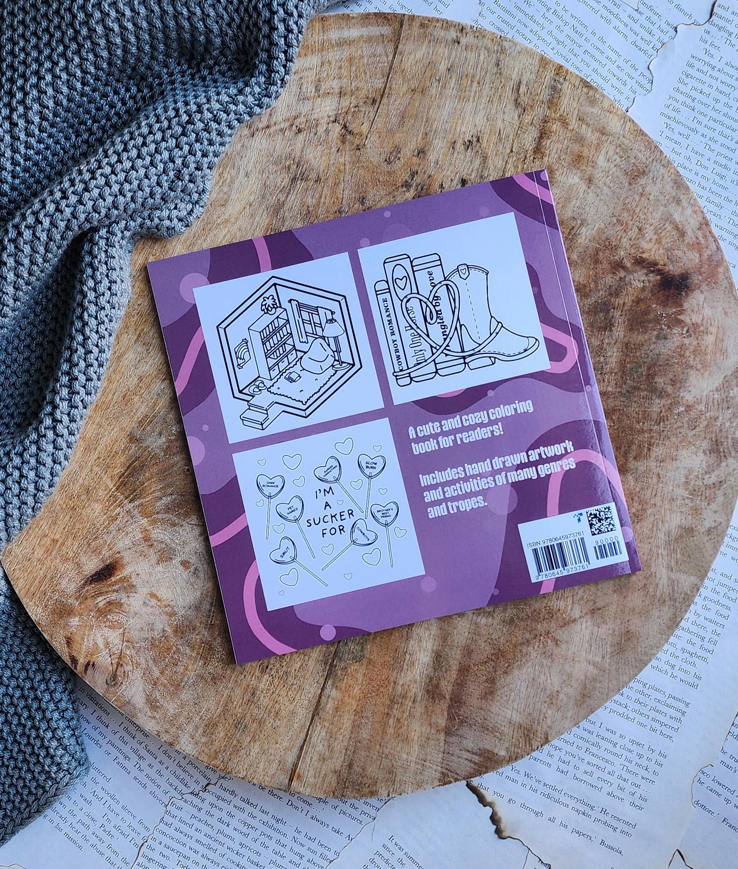 Bookish & Cozy: Adult colouring book for readers