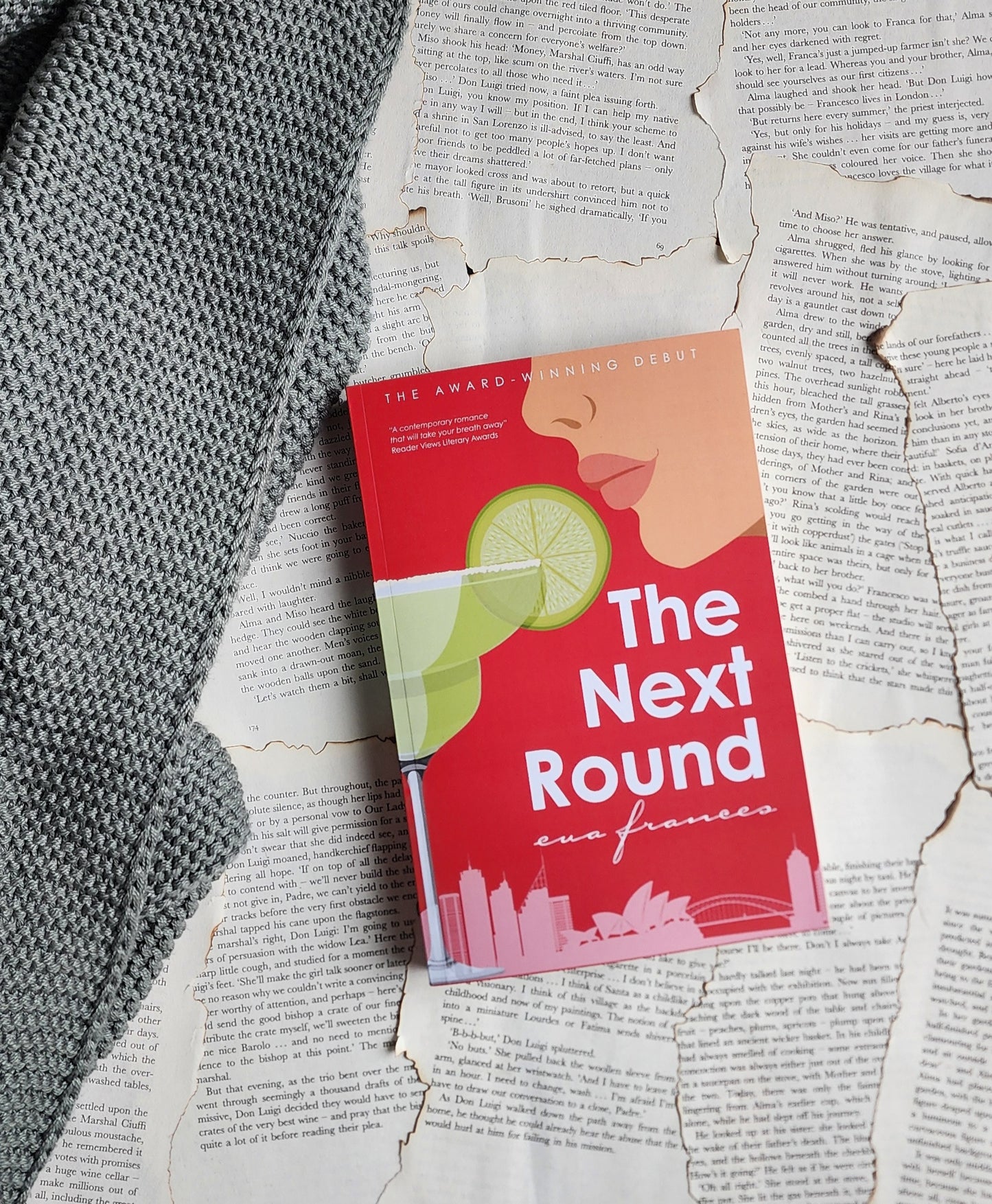 The next round - Eva Frances (PAPER BACK)