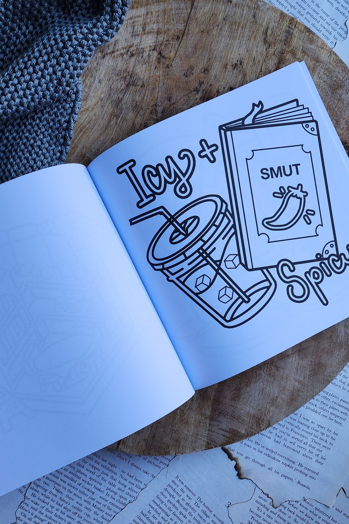 Bookish & Cozy: Adult colouring book for readers